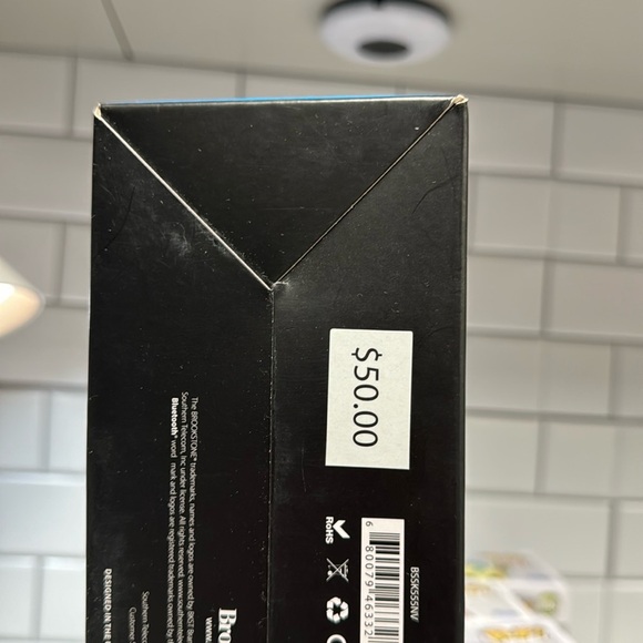 Brookstone Sleek Sound Wireless Speaker - Picture 6 of 6